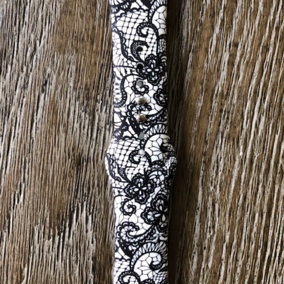 Silicone Lace or Paisley Smart Apple Watchband - Picture 3 of 3